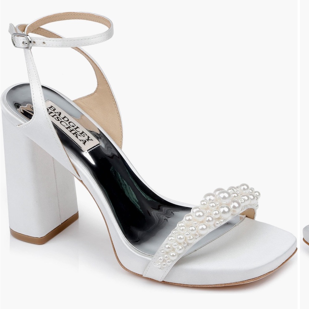 Badgley Mischka Calida Ankle  Strap Satin heels pearl 8.5